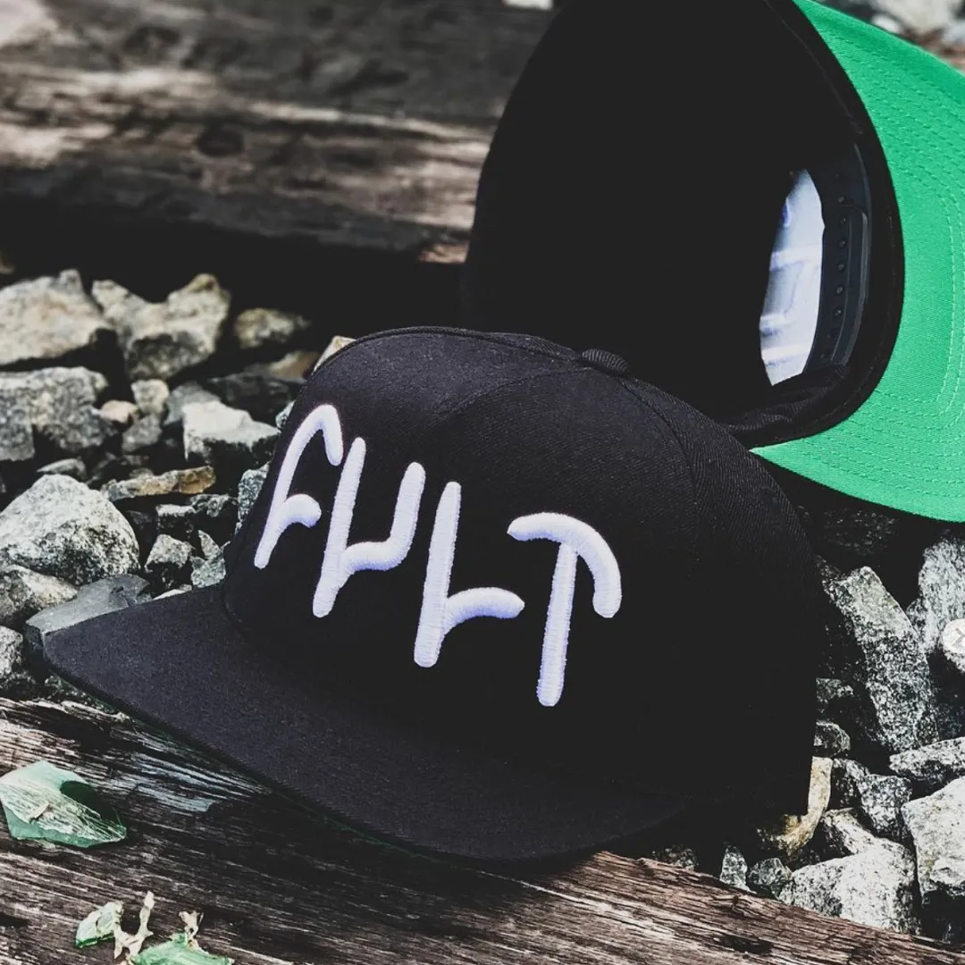 Outlet Big Logo Snapback Tops
